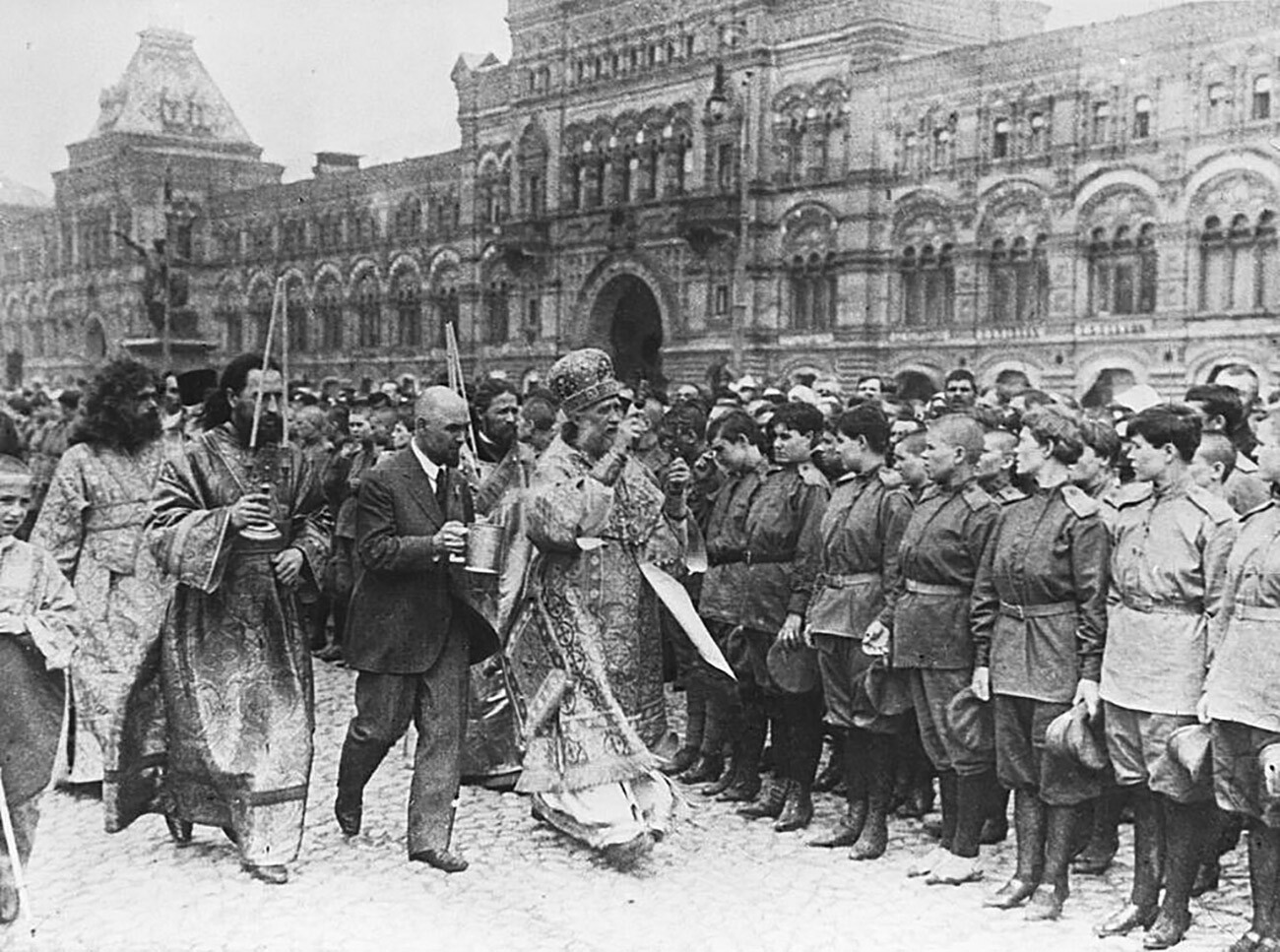 Tikhon blesses women's battalion before sending to the front, 1917