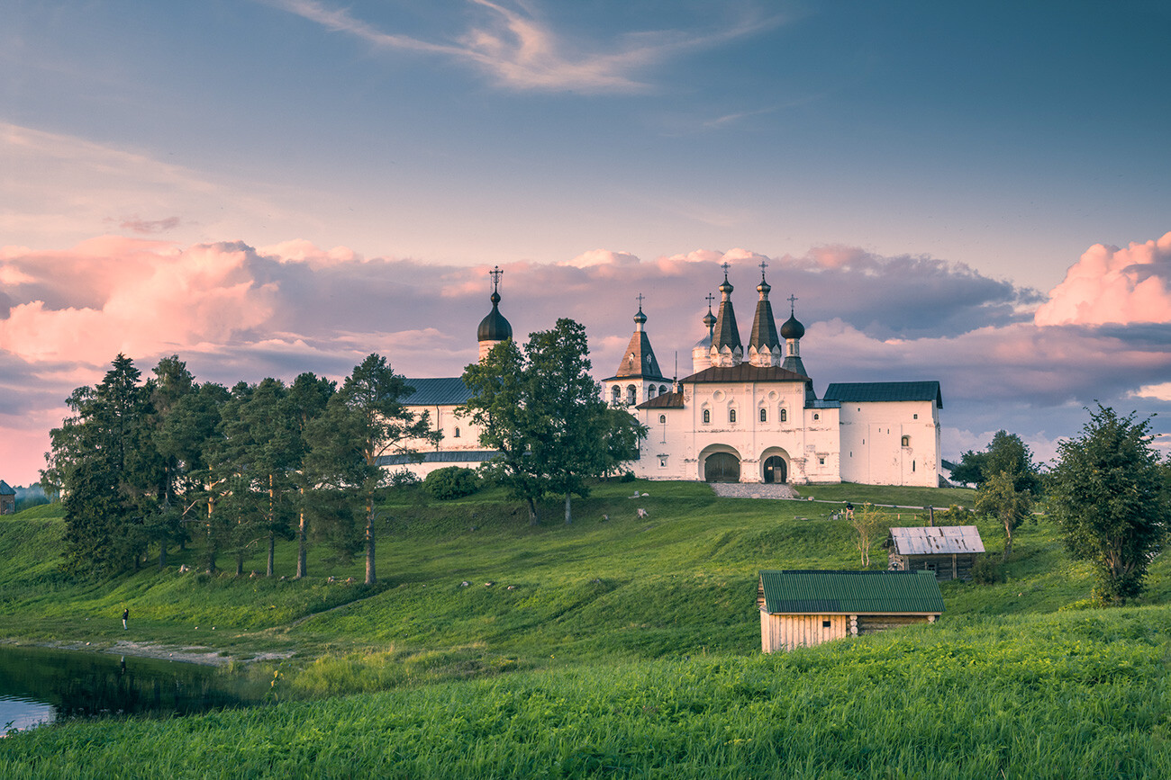 Ferapontov monastery gates