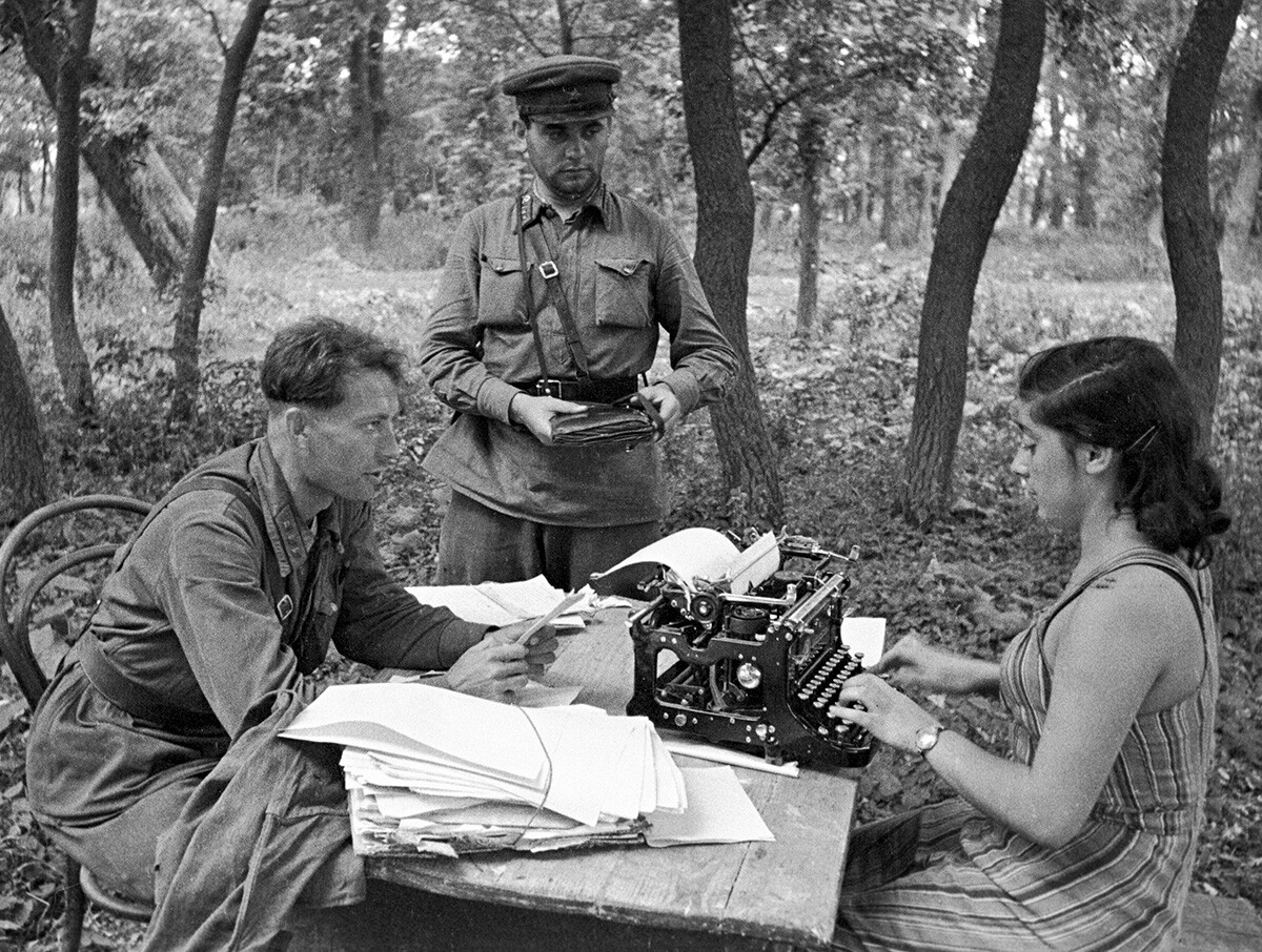 Grande Guerre Patriotique 1941-1945. Correspondants de guerre du journal Zachtchitnik rodiny (Défenseur de la patrie)