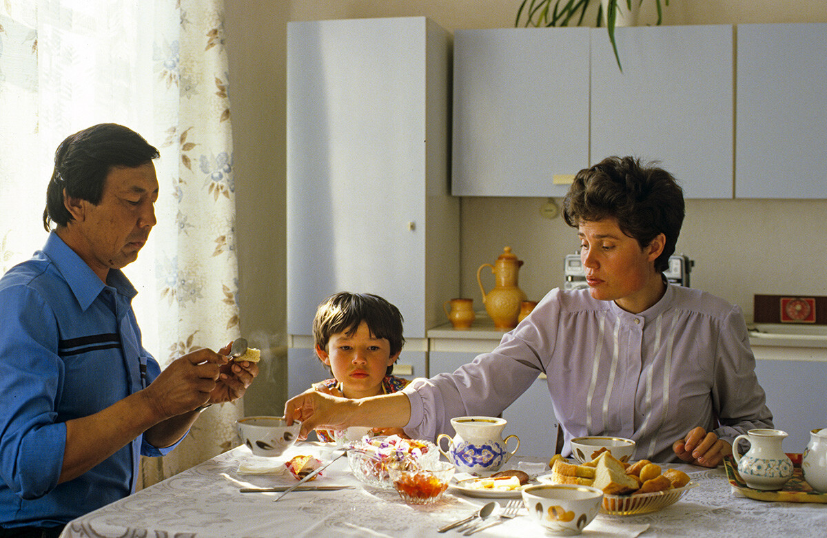 A Soviet family having breakfast