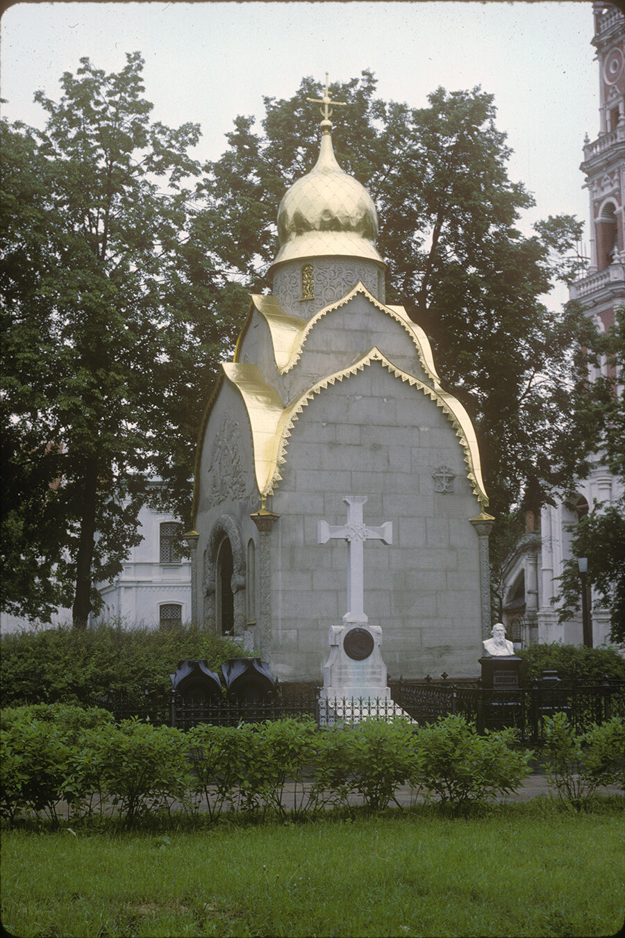 Novodevichy Convent. Prokhorov burial chapel. Foreground: grave of Sergey Solovyov. June 7, 1993.