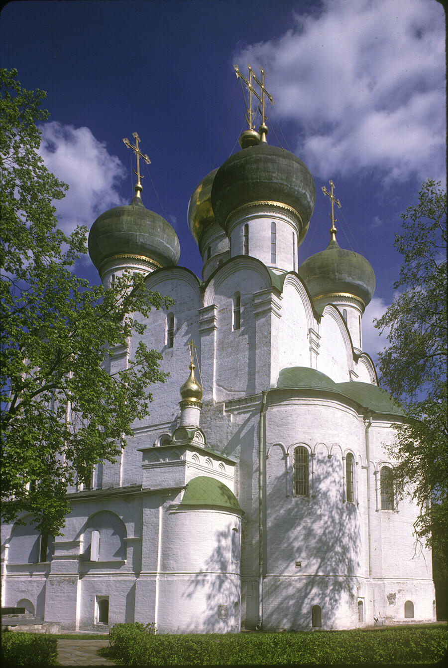 Cathedral of Smolensk Icon. Southeast view with attached chapel of Miracle of Archangel Michael at Chonae. May 13, 1995.