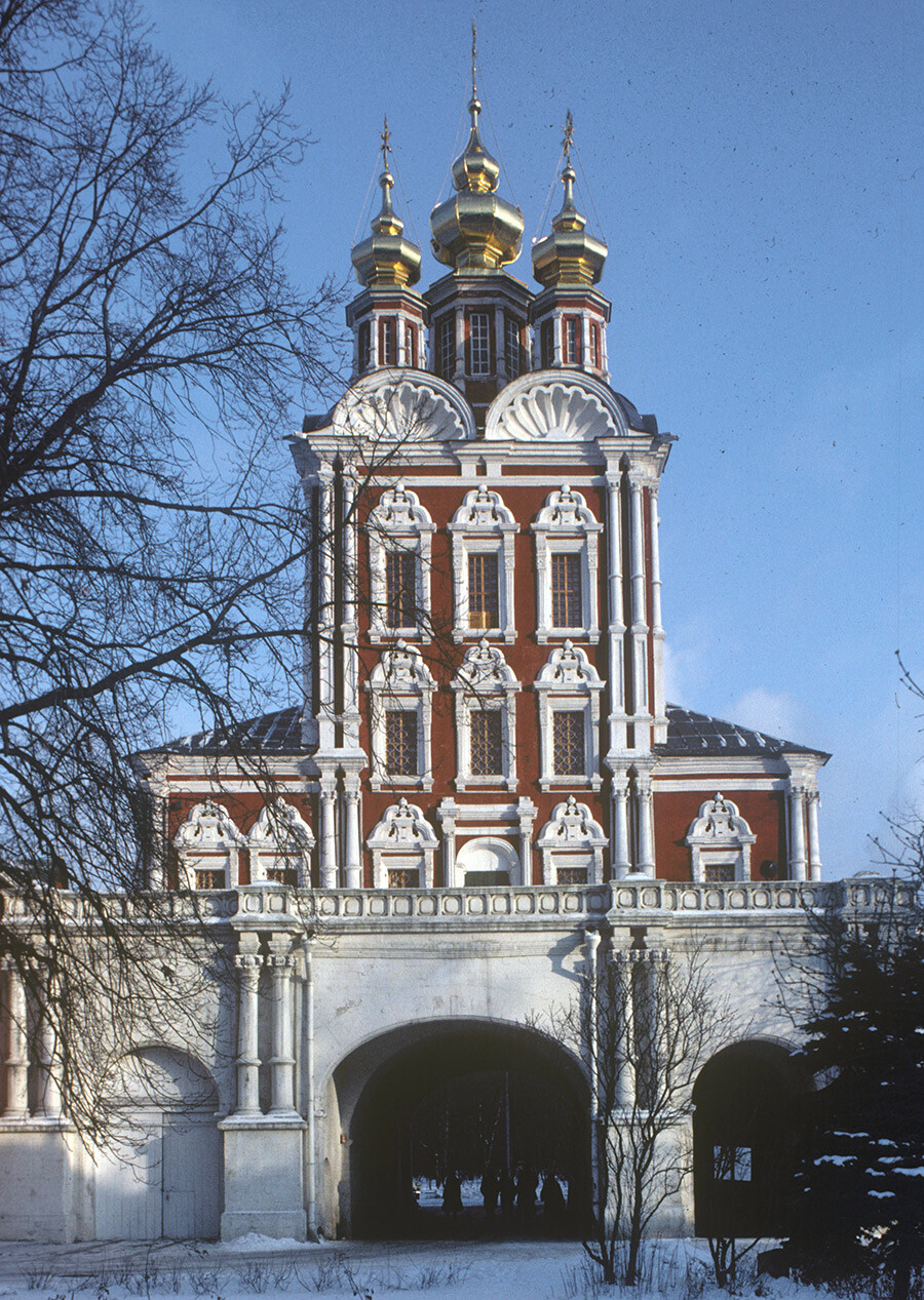 Novodevichy Convent. Church of the Transfiguration over North Gate. South view. December 17, 1983.