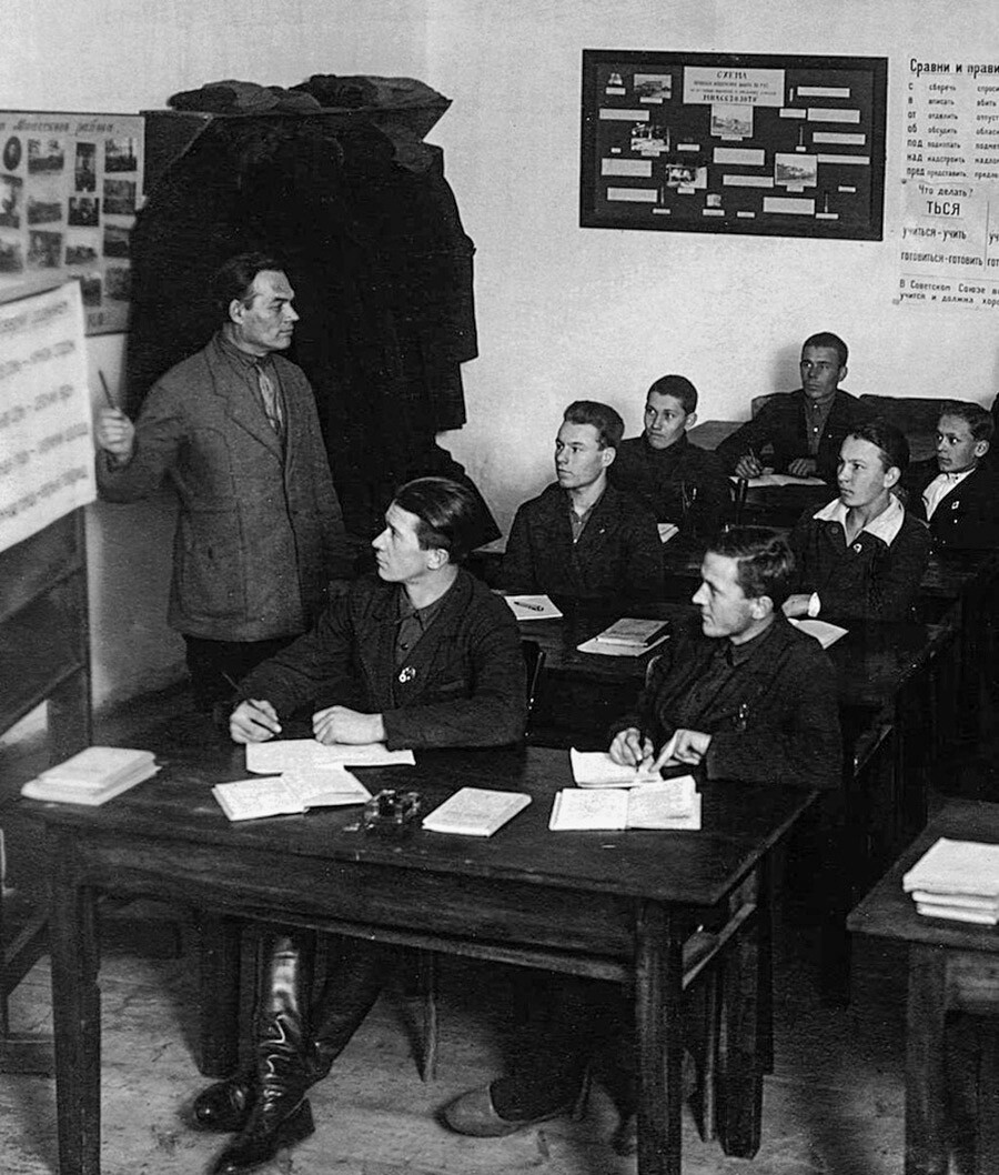 En images: hommage nostalgique aux enseignants de l’époque soviétique 