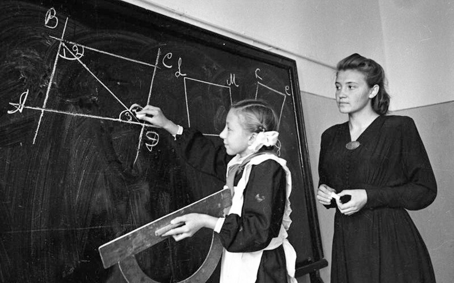 En images: hommage nostalgique aux enseignants de l’époque soviétique 