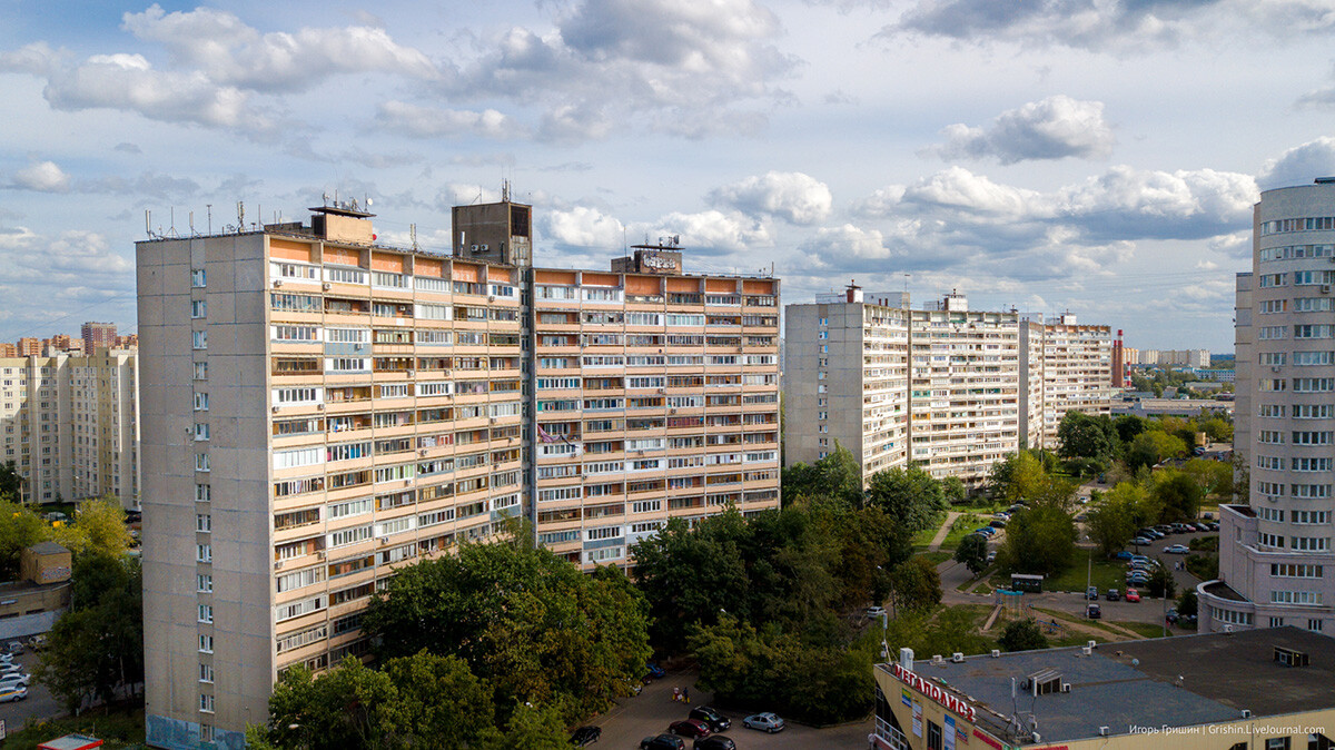 Primeiros edifícios do completo residencial.