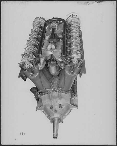  Motor Liberty 12. Circa 1919 y circa 1924