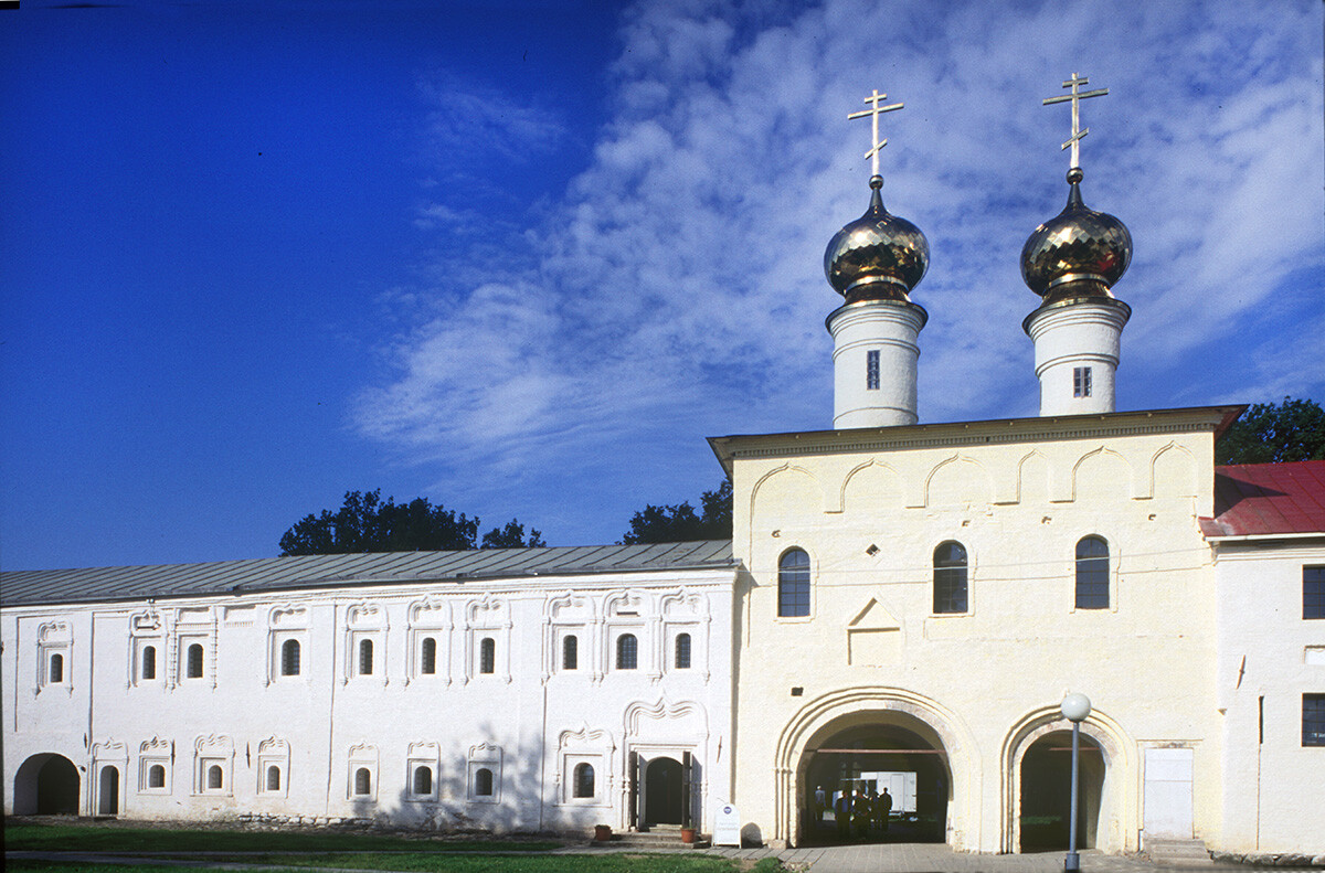 Tikhvin Mother of God-Dormition Monastery. West (Abbot's) cloisters & Gate Church of Ascencion (1676-79). East view. August 14, 2005 