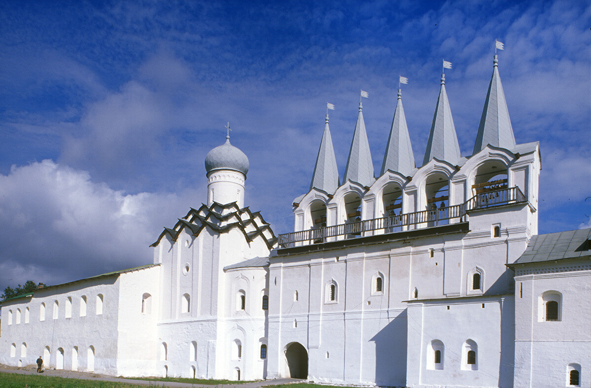 Tikhvin Mother of God-Dormition Monastery.  Bell gable (right) & Refectory Church of the Intercession (1581). August 14, 2005