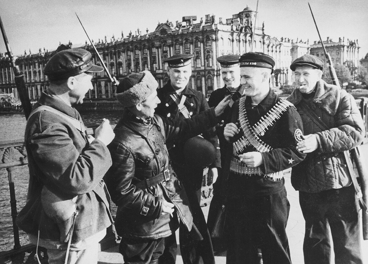 Фотографии Санкт-Петербурга во время Великой Отечественной и сейчас