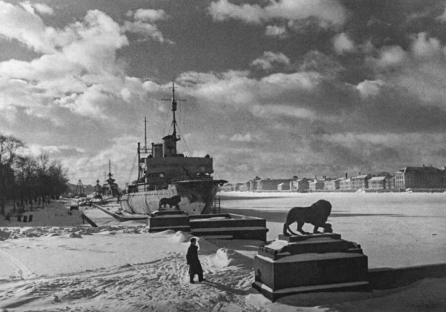 Фотографии Санкт-Петербурга во время Великой Отечественной и сейчас