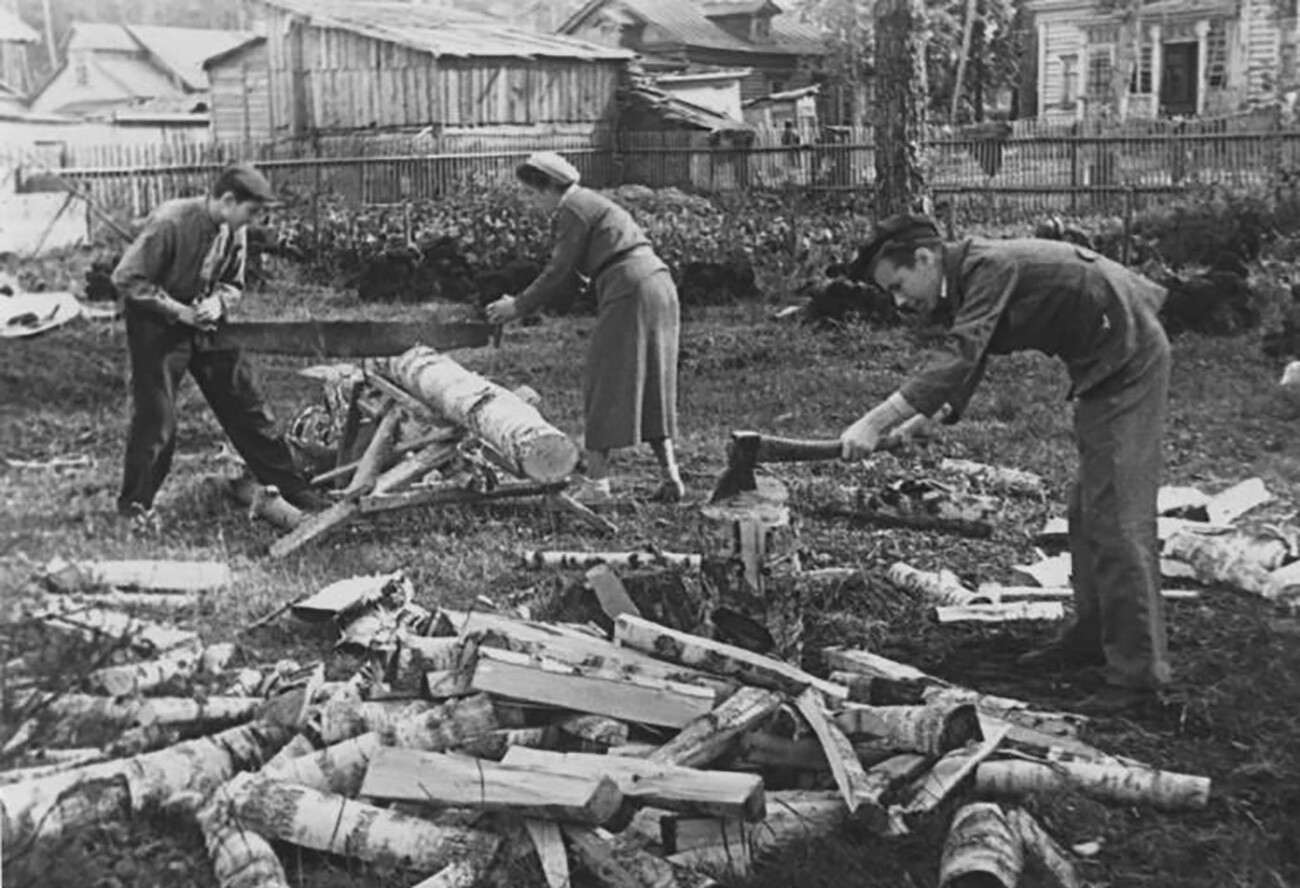 How the Soviet home front lived & worked during World War II (PHOTOS)