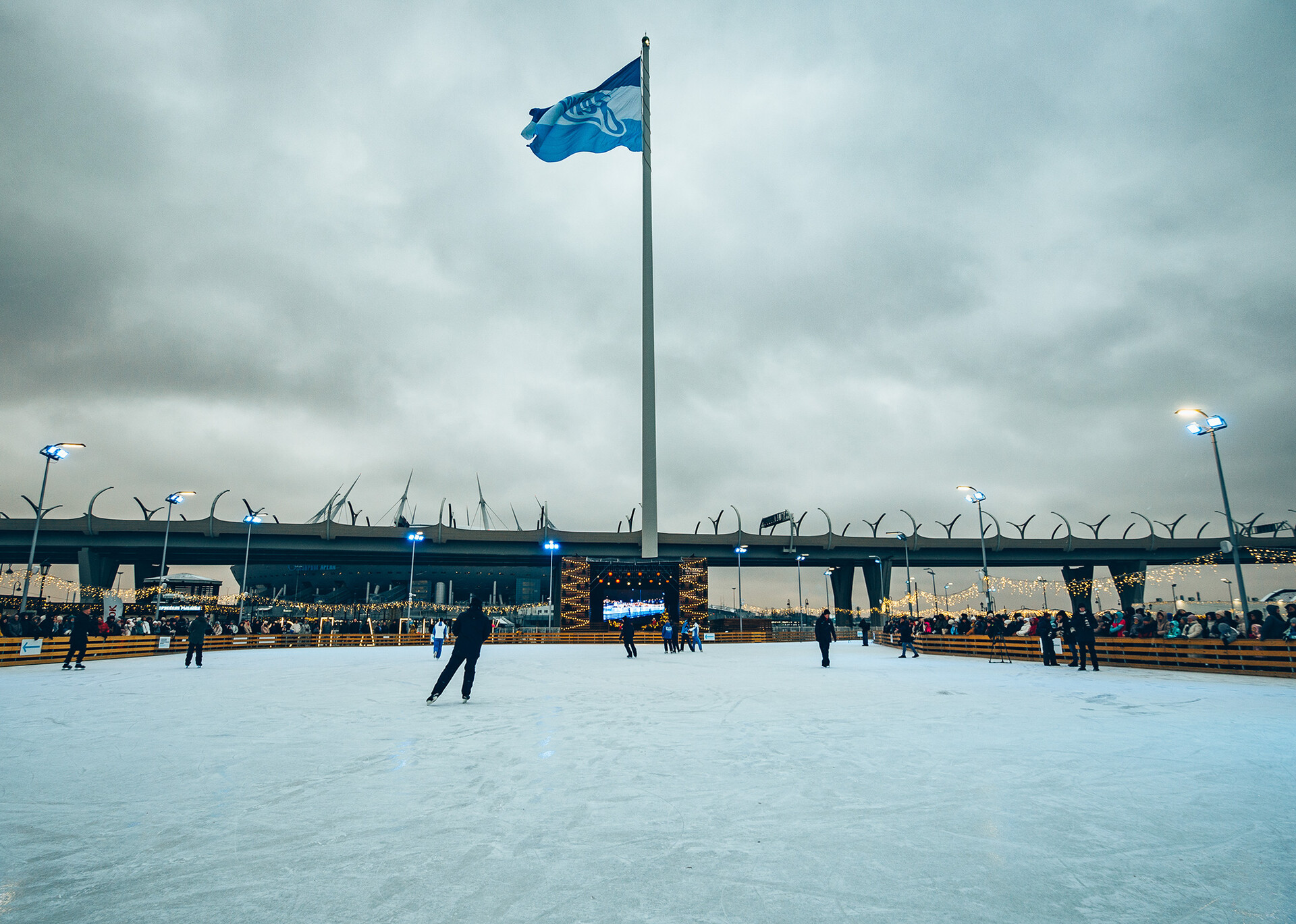 World's LARGEST ice rink opens in St. Petersburg! (PHOTOS)