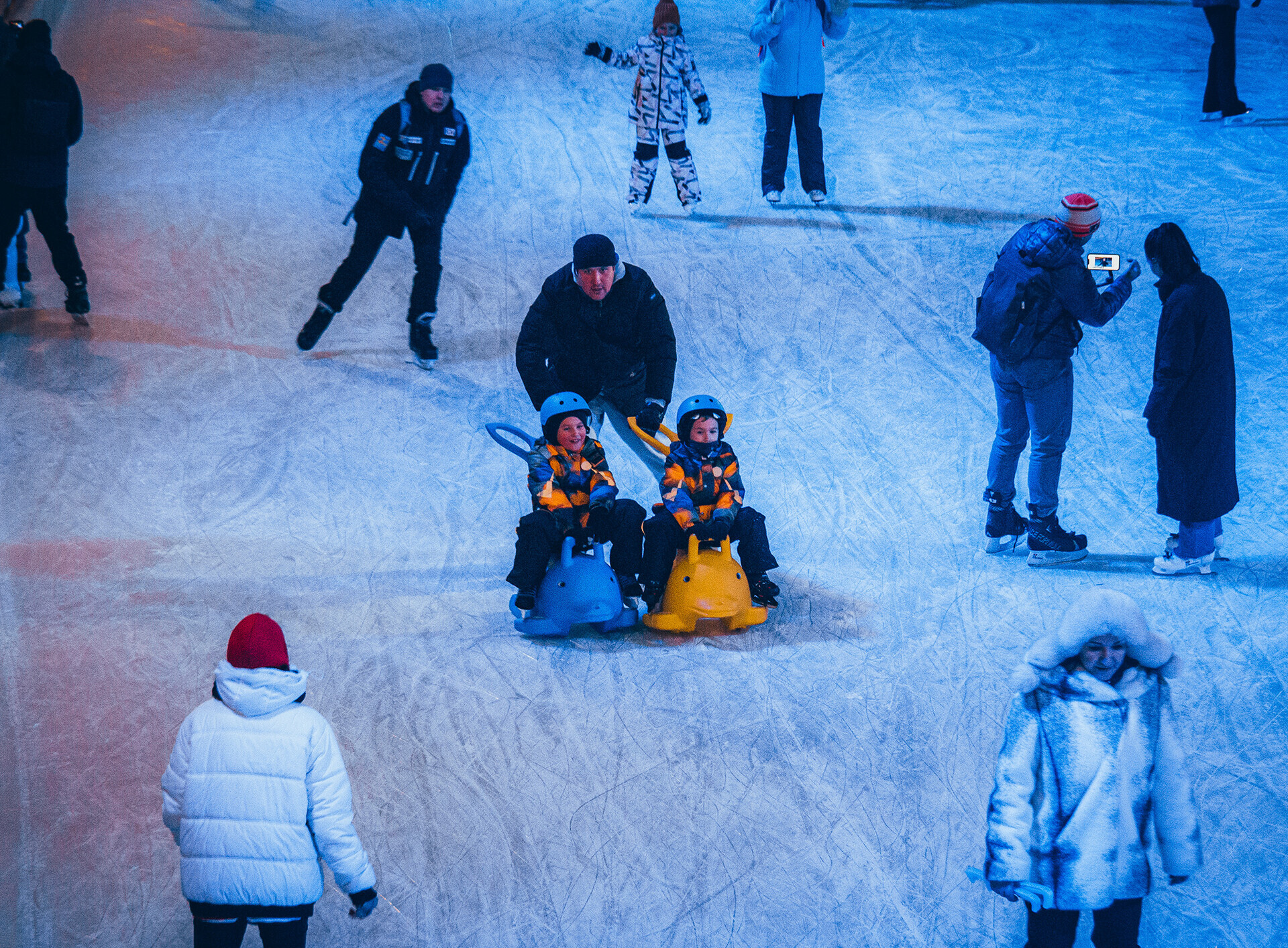 Saint-Pétersbourg a inauguré la plus grande patinoire au monde!