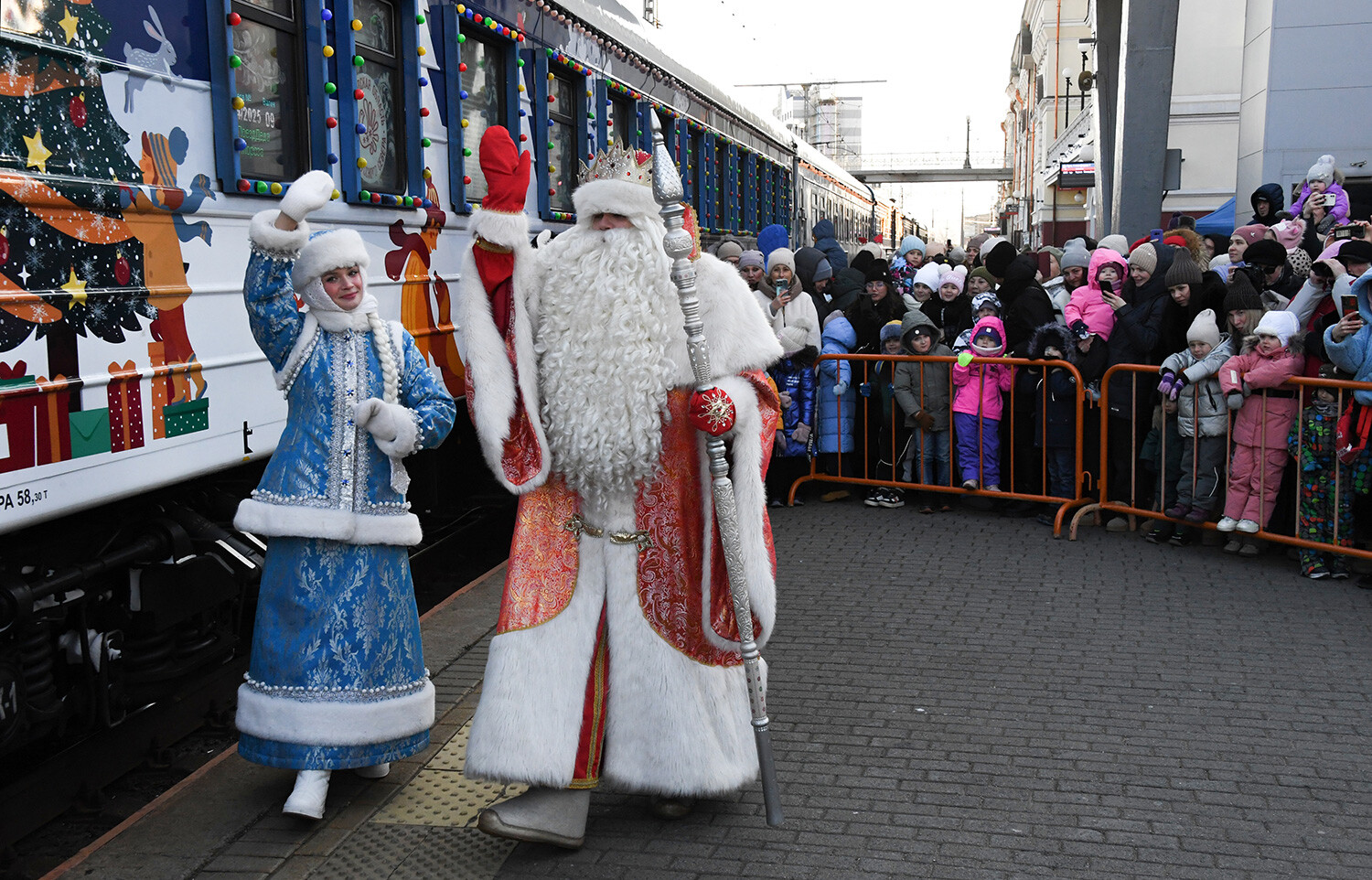 Ded Moroz and Snegurochka in Vladivostok.