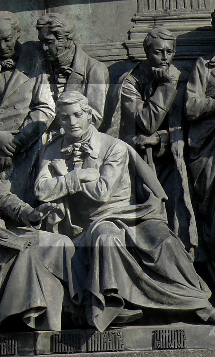 Figura de Griboiedov no monumento “Milênio da Rússia”, em Velíki Nôvgorod.