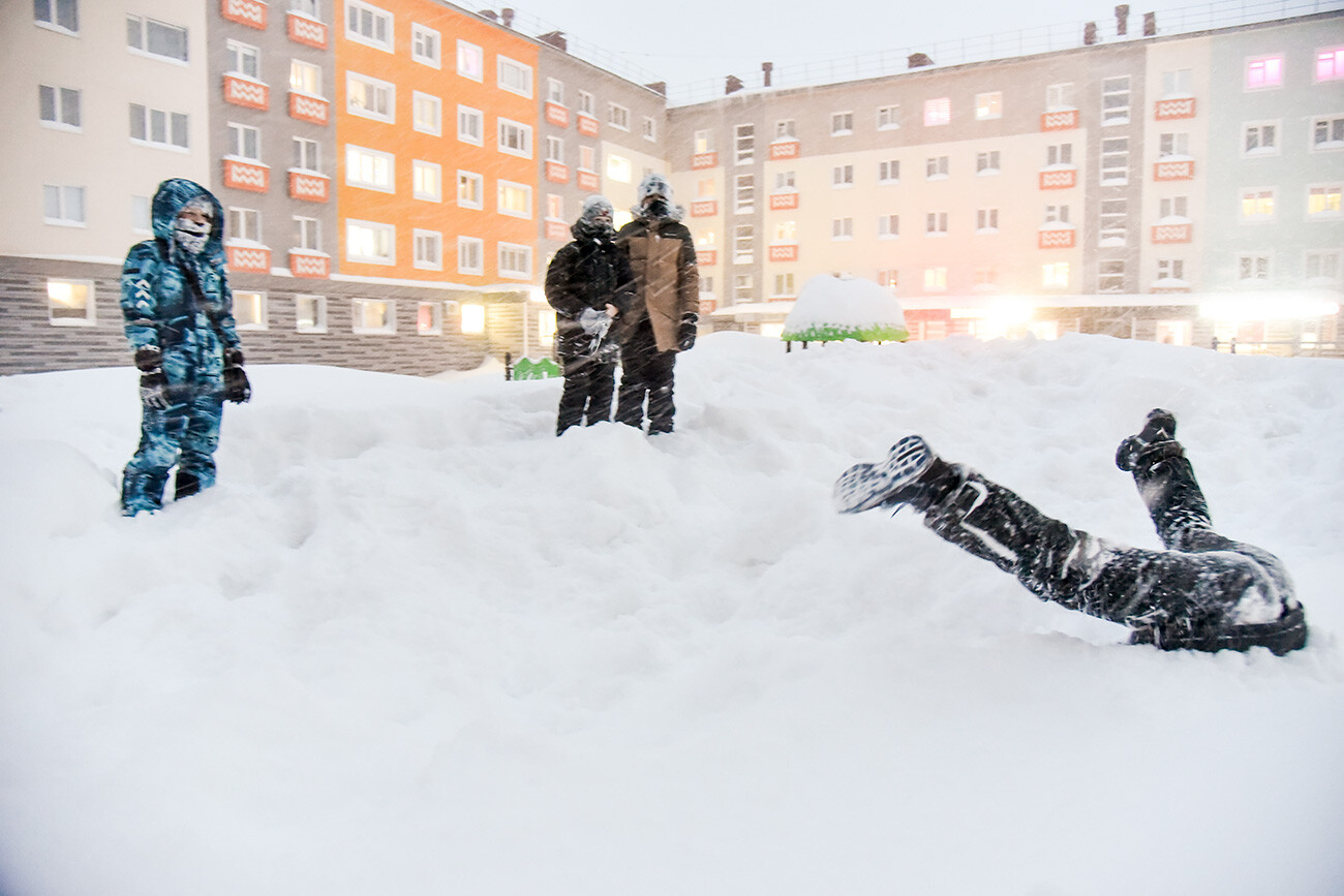 ノリリスクの吹雪はなぜ「黒い」と呼ばれるのか？