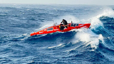 ロシア人旅行家フョードル・コニュホフが南大西洋を横断した…手漕ぎボートで！