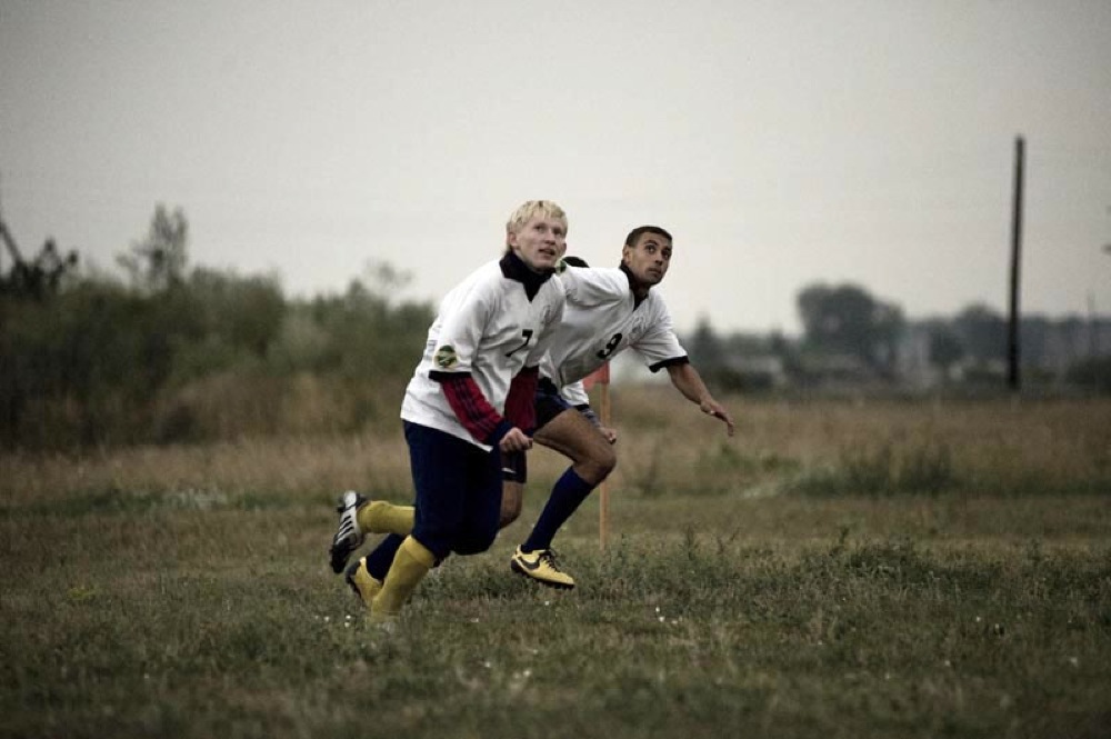 The rich tradition associated with Russian lapta helped save the sport; it only needed state support to recover. The Russian lapta championships for men first took place in 1990 and have since become an annual event.