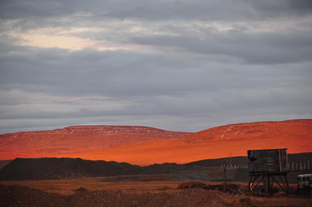 Over the past 20 years, some 50 men from the Shakhter (Miner) cooperative have been mining gold just a few kilometers off the Arctic Ocean, in the very north of Chukotka (9,000 km east of Moscow).