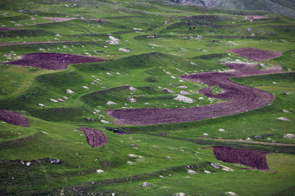 Das Bergland Dagestan hat ein einzigartiges Klima. Das Mikroklima des Hochlandes im Gebiet Gunib, die reichste Flora von allen drei Hochlandgebieten des Landes sowie die alpine und subalpine Landschaft laden Touristen ein, Rast zu machen.