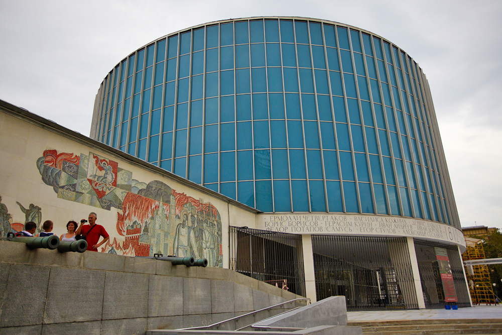 This March the Moscow Borodino Panorama has opened after a long-term reconstruction. Today the Borodino Panorama is a multi-media museum. Interactive stands allow visitors to see all the details of the canvas and also to receive a historical commentary on them.