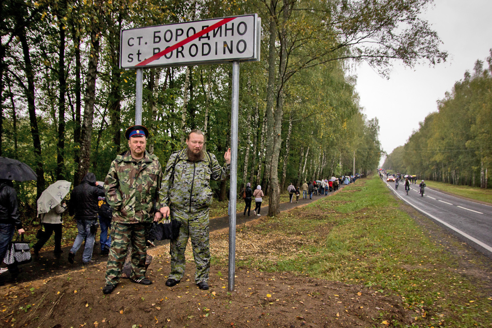 Gente de muchos paises europeos e incluso de los EE UU y Canada han participado en la reconstruccion. Uno de los participantes que ha venido hasta Rusia desde Lorraine, en el noreste frances, dice: &quot;Los nombres de los soldados rusos han sido olvidados. Tan solo conocemos los grandes nombres de los mariscales y el general. Creo que la reconstruccion deberia ayudarnos a recordar a aquellos que participaron en la famosa batalla y rendirles homenaje a todos ellos&quot;.