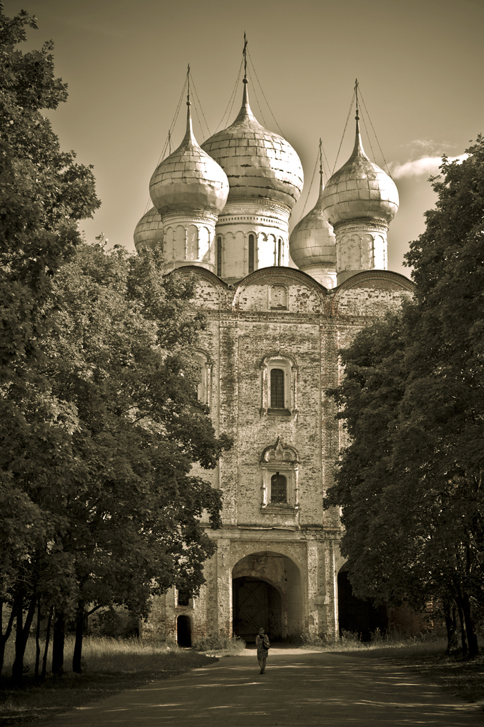 A branch of the Rostov Kremlin State Museum now stands on the site of Borisoglebsky Monastery.