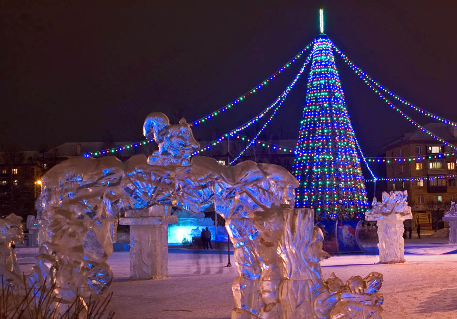 モスクワのソコーリニキ公園は、世界唯一、一年中氷の彫刻博物館併設しており、館内の気温は常に−10度に保たれている。特に週末や休日には、霜や氷の芸術愛好家が多く集まる。