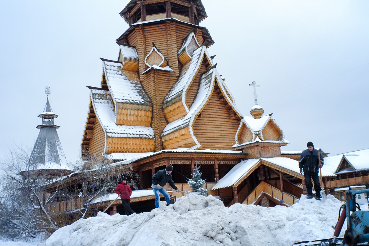 Usually not as festive as the New New Year, for many this is a nostalgic family holiday ending the New Year holiday cycle (which includes Eastern Orthodox Christmas on January 7) with traditional large meals, singing and celebratory drinking.