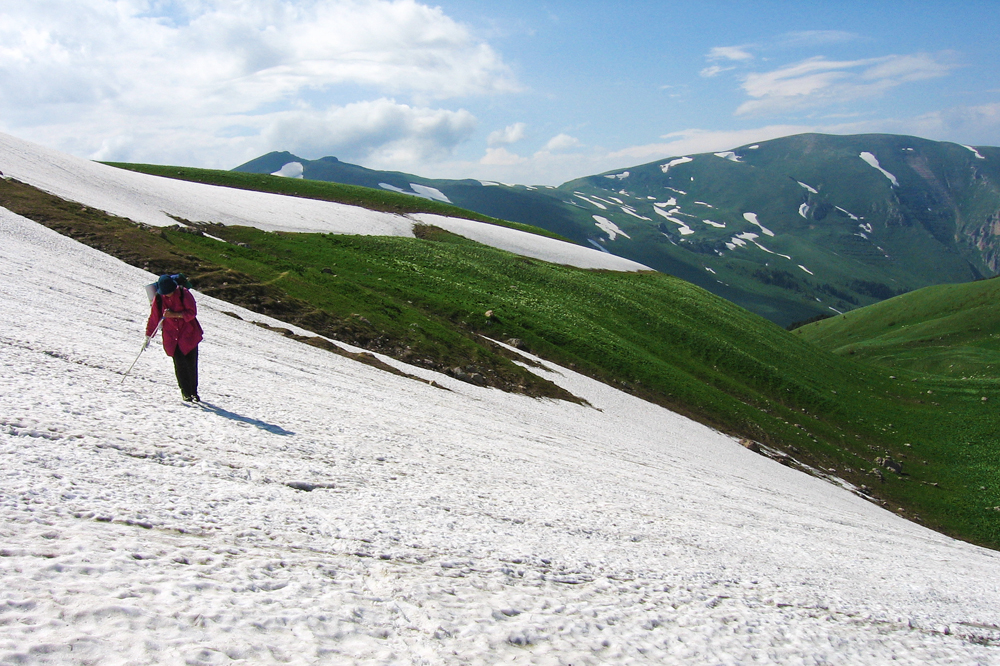 THE REPUBLIC of ADYGEA, AZISH-TAU. The Azish-Tau ski resort is a tourist complex that perfectly fits in with the surroundings of one of the most beautiful places in Russia – the Lago-Naki plateau. A lift brings skiers up to a height of almost two kilometres above sea level. The length of the runs ranges from 1200 to 1500 metres. The resort offers two nursery slopes, and 24 runs suitable for all skiing levels from 600-4100 metres in length. Azish-Tau offers a total 35-45 kilometres of ski runs.