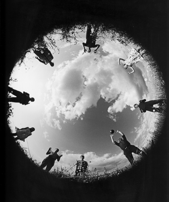 We play volleyball. 1965 // In 1964 the English ‘Photography Year Book’ named Borodulin a «Star of World Photography», in 1967 the Japanese magazine Asahi made him photographer of the year, and in 1966 he received a gold medal in Munich.