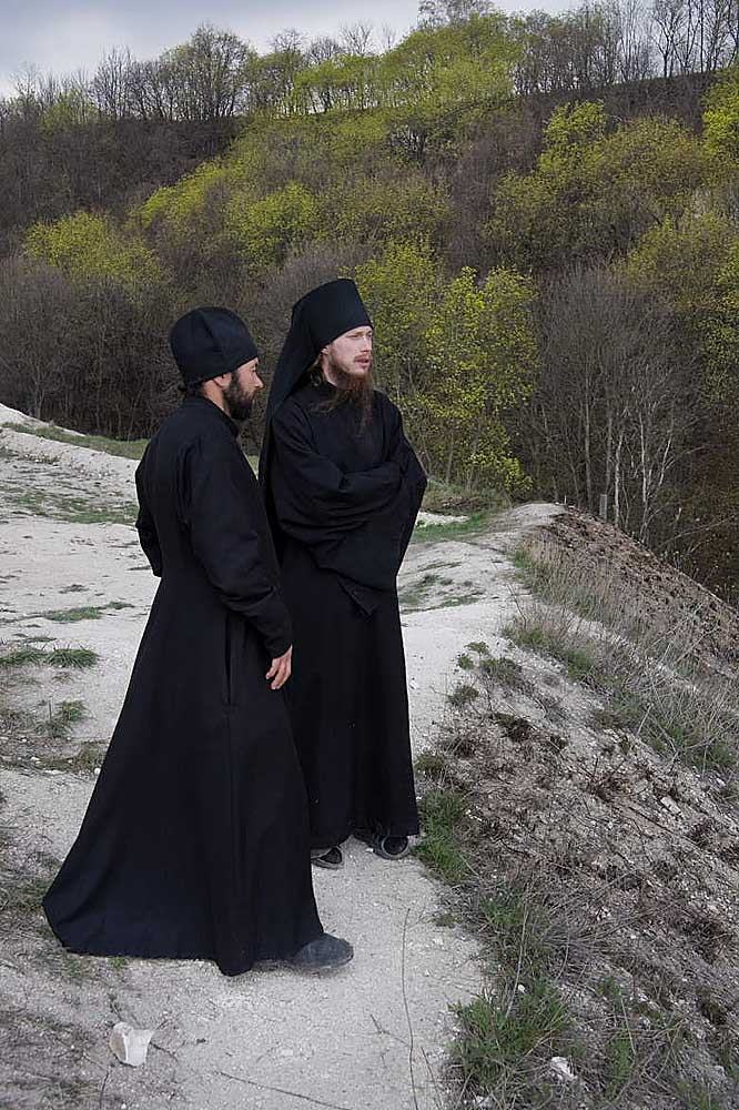The representatives of the Brotherhood // The caves were mined in the chalk mountains to the right of the Don River and its side streams. In Voronezh Region, out of 50 caves, 40 serve religious purposes: some of them contain temples, while others are meant to be hermit dwellings.