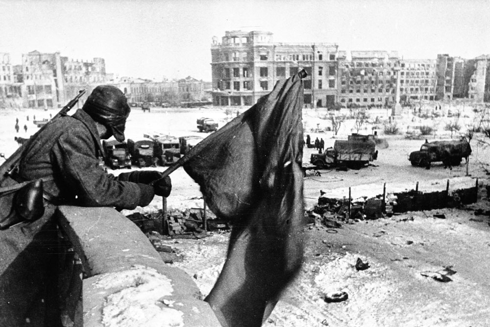 Stalingrad. 1943 // Yakov Ryumkin became a well-known photojournalist. He worked in the “Pravda” newspaper and in the “Ogonek” magazine. He travelled all over the USSR and left an heritage of touching, vivid photographs.