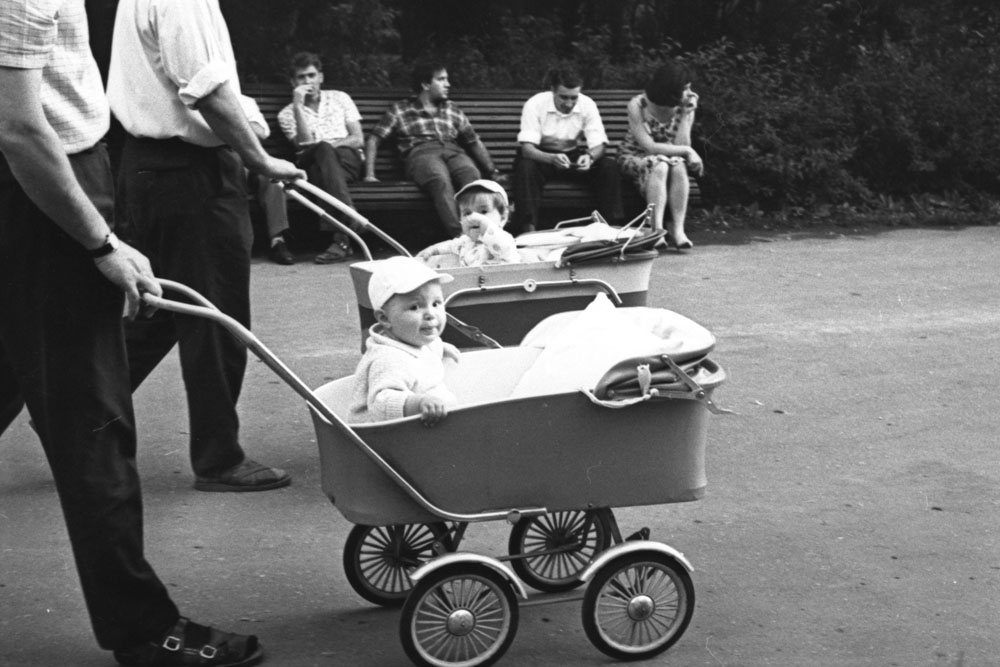 Young fathers in Moscow. 1950s // The photo diary of Yakov Rumkin is not just “memorials of past time”. His photo diary reveals the points which Soviet people have lived through and which people have achieved.