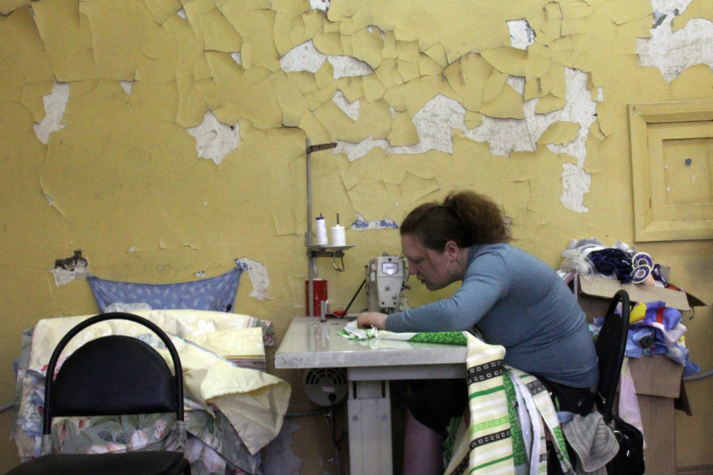 Elena, 22 anni, lavora in una fabbrica di indumenti. Sogna di trasferirsi nella capitale russa e di incontrare l'anima gemella