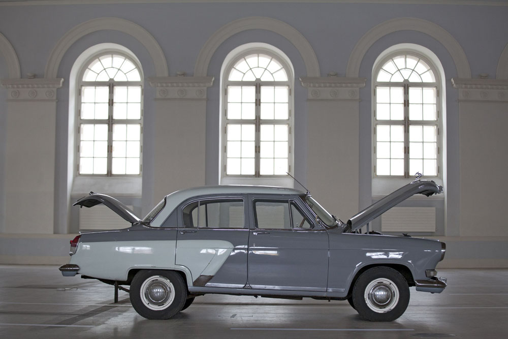 Volga est une marque automobile qui a vu le jour en Union soviétique pour remplacer la célèbre GAZ Pobeda-M20 en 1956. De conception moderne, elle est devenue le symbole du statut plus élevé de la nomenklatura soviétique. Les voitures Volga étaient aussi traditionnellement utilisées comme taxis, voitures de police et ambulances.