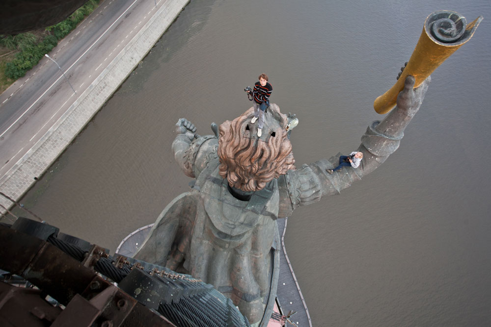 This kind of industrial tourism is becoming increasingly popular. A tour on the roofs might well be an unforgettable journey. Adrenaline and vivid emotions against incredible views from the heights are guaranteed.