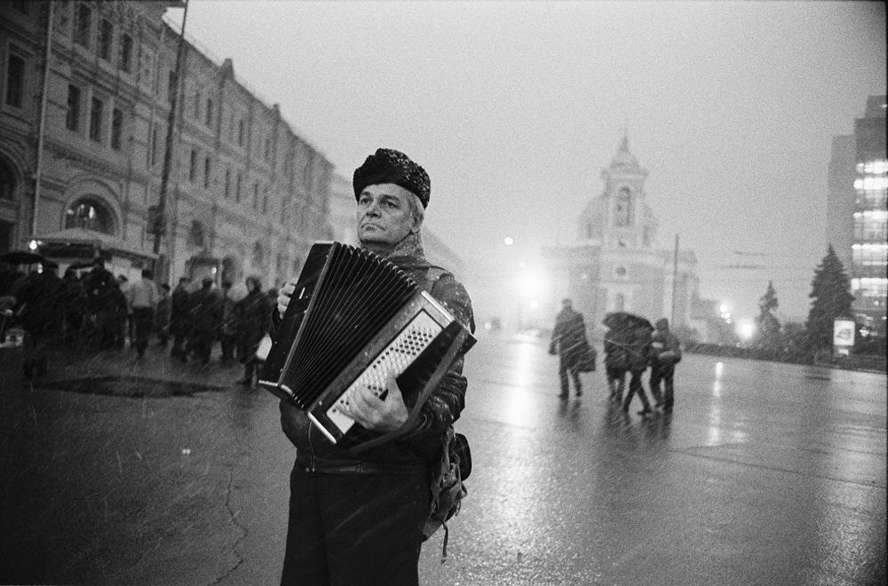 本日、ロシアの写真家イーゴリ・ムーヒンによるアルバム「私のモスクワ」から厳選された最も素晴らしい写真をご紹介します。// ヴァシリエフスキー・スプスク（傾斜）2002年