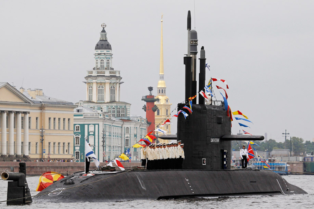 A Russian submarine is anchored on the Neva River in front the Pawel and Peter Fortress during preparations for Navy Day in central St. Petersburg, July 25, 2013. Russia will mark its Navy Day on Sunday.