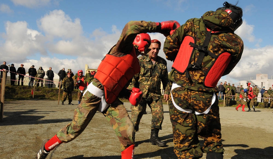 11/13. Црвена беретка је део униформе војника и сарадника војних јединица за специјалне операције при Министарству унутрашњих послова.