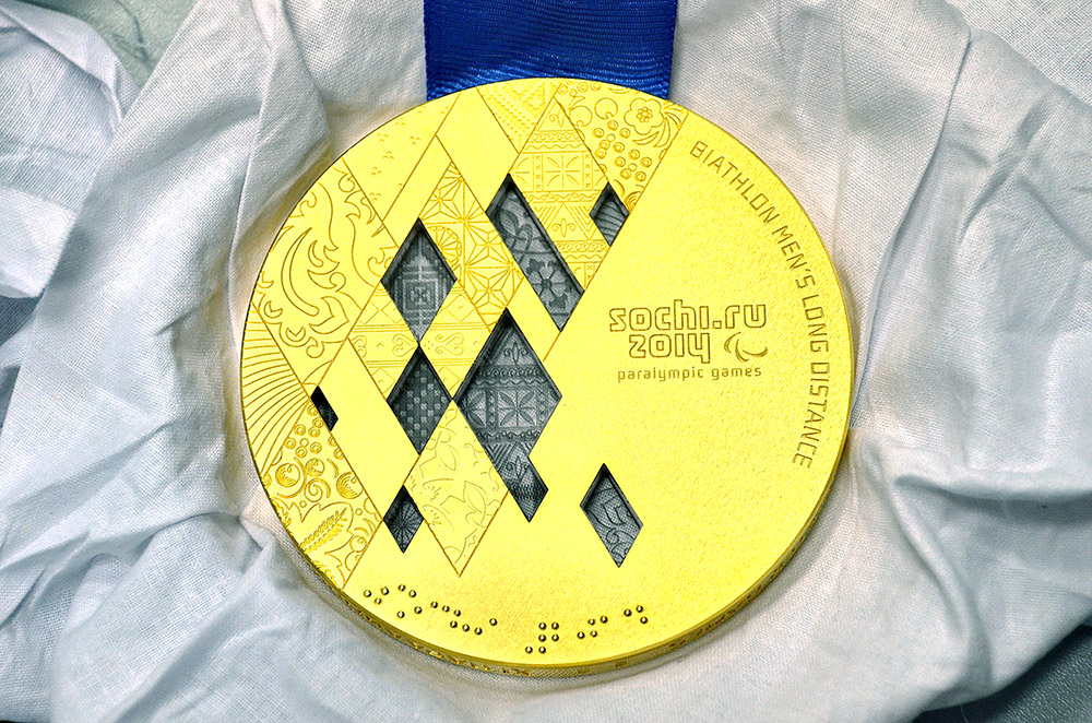 完成すると、パラリンピックのメダルはこのようになる。