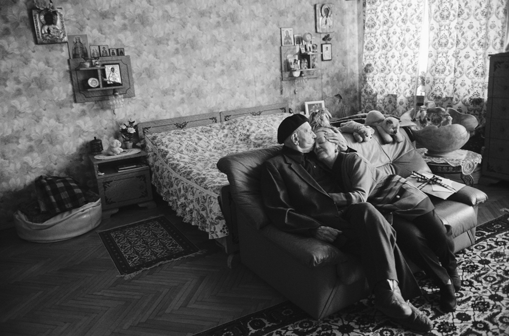 「百一歳の誕生日」妻とともに自宅にいる伝説の写真家、イーゴリ・モイセーエフ。2007年、日常生活部門第三位。//ウラジーミル・ヴャトキン