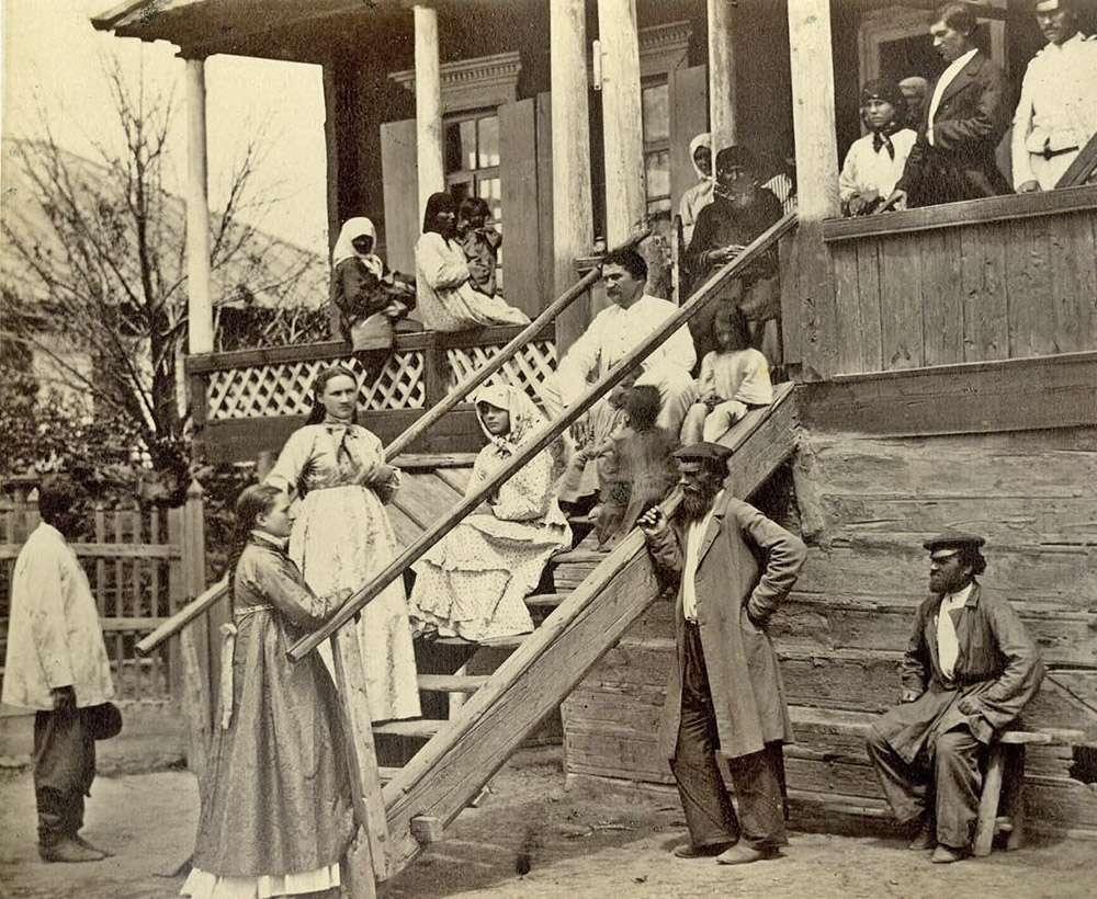 Before us emerges a gallery of the representatives of Don Cossacks: loyal servants, often of a stern temper, faithful to their customs and traditions, who fiercely value freedom. It is not without reason that they are popularly called “free Cossacks”. / A Cossack Family on Holiday.