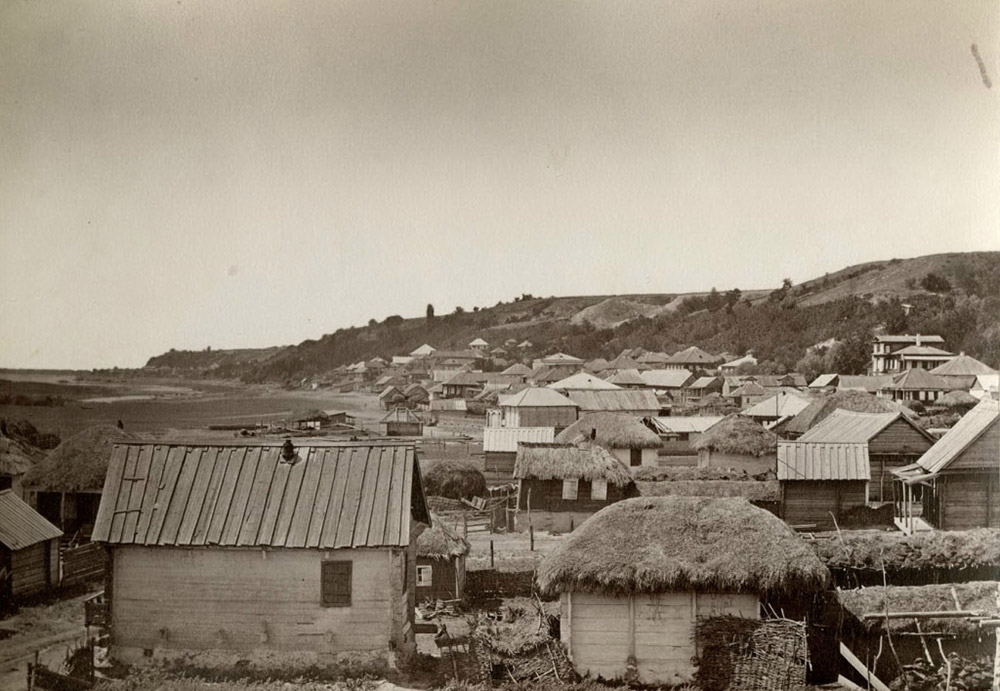 This photograph displays Cossacks from the 19th century. At that time, Cossacks left home at the age of 17 to serve three years in the regiment, return home for two years, return to the regiment and so on for four or five times. / Tsymlyanskaya