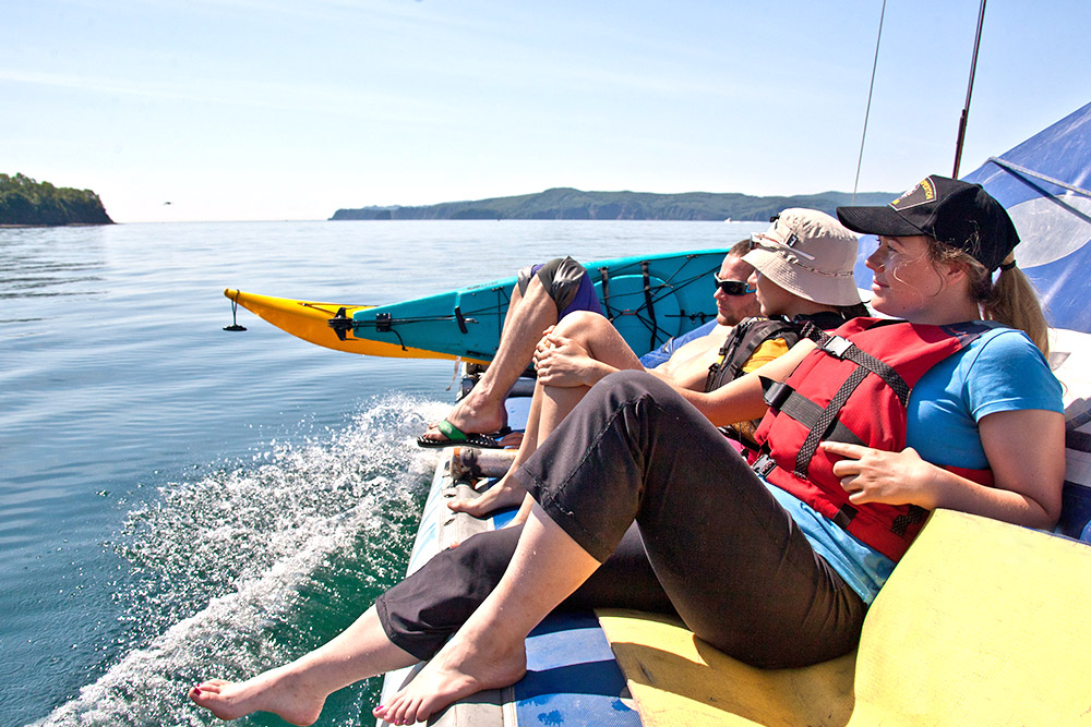 Anyone who wants to can learn to ride a kayak in Kamchatka. The KamchatKAyaking Club exists just for this purpose in the city of Petropavlovsk-Kamchatsky (the administrative center of Kamchatka Krai which is situated on the shores of Avacha Bay).