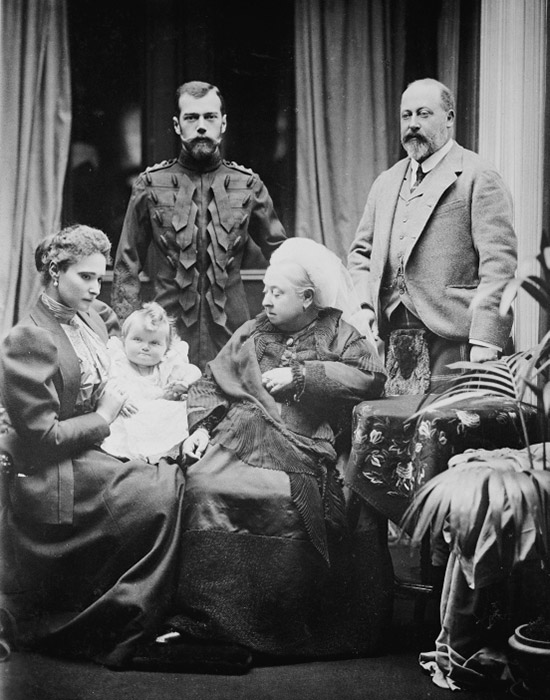 Nikolai II had five children from his marriage to Alexandra Fyodorovna: Olga, Tatiana, Maria, Anastasia, and their son, Alexei. / Alexandra Fyodorovna, Nikolai II, their youngest daughter Olga Nikolaevna, Queen Victoria, and the Prince of Wales