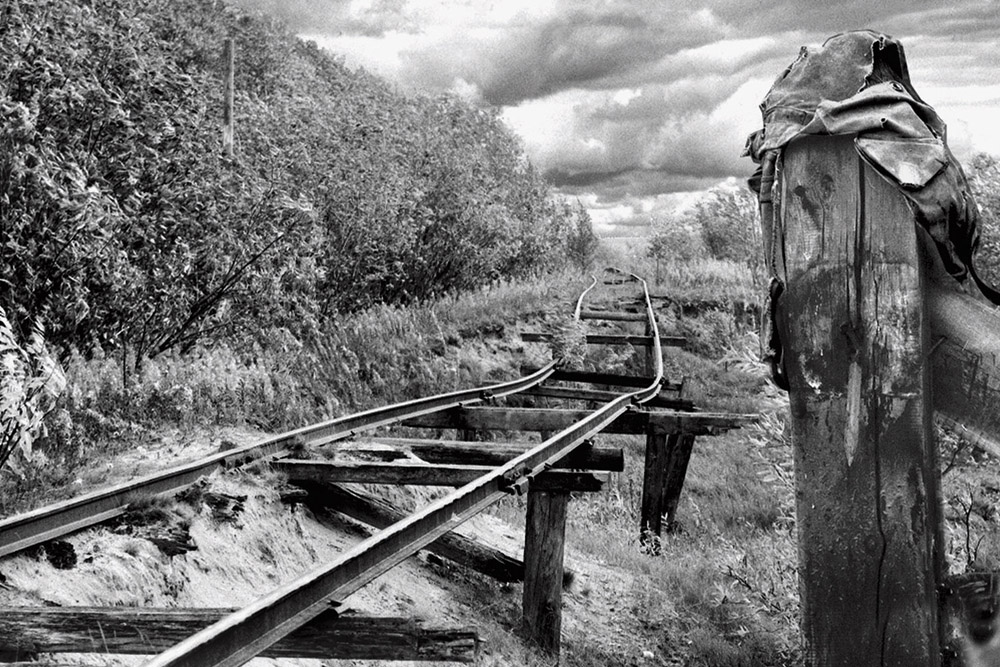 Vía Salejard-Igarta abandonada, antigua ruta hacia el gulag, en el noroeste de Siberia, 1977. 