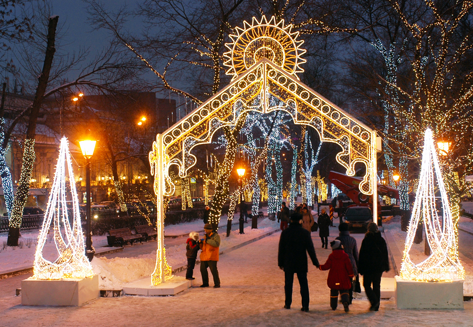 　モスクワのトヴェルスコイ並木通りのクリスマス・デコレーション。
