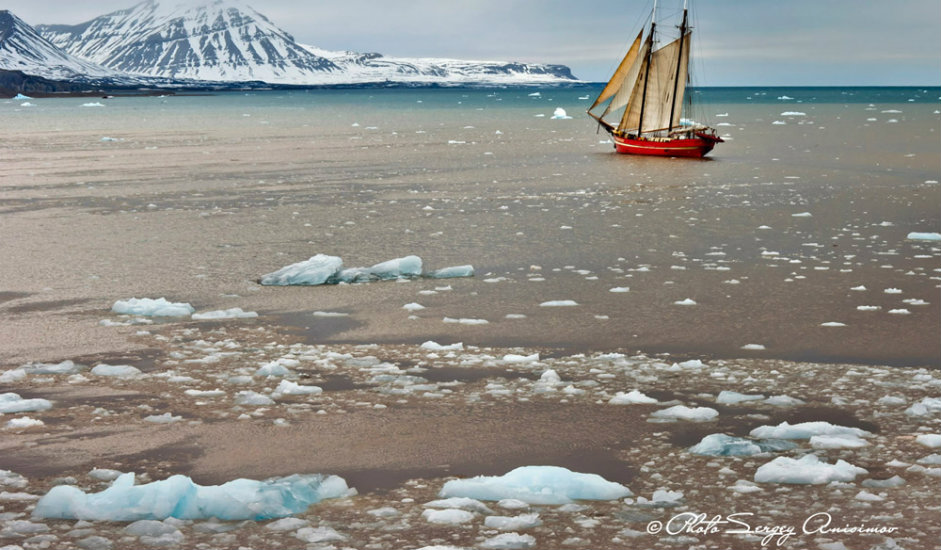 4/15. Арктик нестаје пред нашим очима. Површина и дебљина његовог леденог покривача смањују се сваке године.
